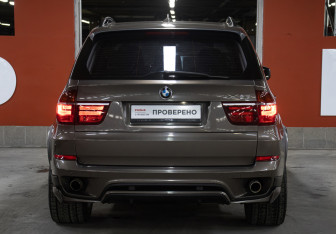 Подержанный автомобиль BMW X5 2011 года (6 фото)