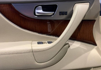 Подержанный автомобиль Infiniti FX 2011 года (19 фото)