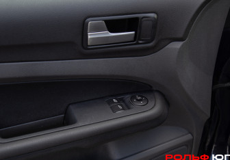 Подержанный автомобиль Ford Focus Wagon 2006 года (15 фото)