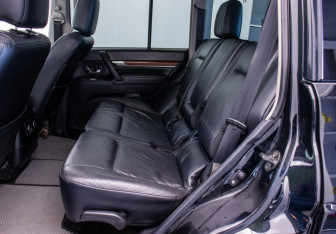 Подержанный автомобиль Mitsubishi Pajero 2007 года (11 фото)