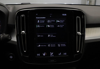 Подержанный автомобиль Volvo XC40 2020 года (16 фото)