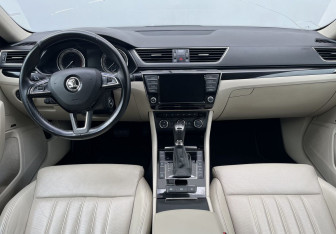 Подержанный автомобиль Skoda Superb Liftback 2015 года (16 фото)