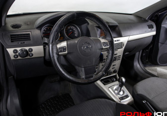 Подержанный автомобиль Opel Astra Hatchback 2008 года (3 фото)