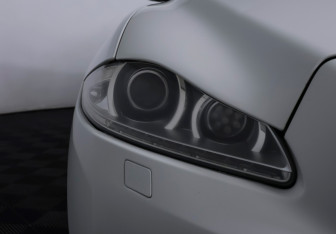 Подержанный автомобиль Jaguar XJ 2012 года (21 фото)