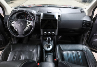 Подержанный автомобиль Nissan X-Trail 2011 года (14 фото)