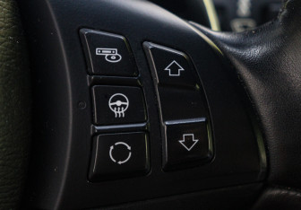 Подержанный автомобиль BMW X5 2013 года (20 фото)