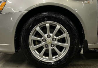 Подержанный автомобиль Mitsubishi Lancer Sedan 2012 года (9 фото)