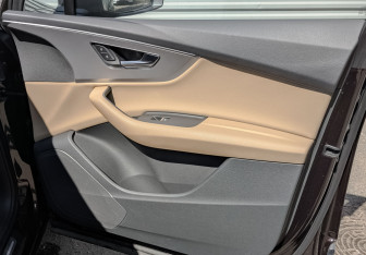 Подержанный автомобиль Audi Q7 2021 года (23 фото)