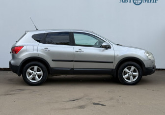 Подержанный автомобиль Nissan Qashqai 2009 года (4 фото)
