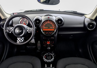 Подержанный автомобиль MINI Countryman 2015 года (14 фото)