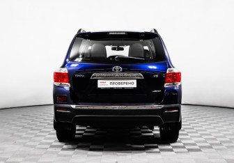 Подержанный автомобиль Toyota Highlander 2012 года (6 фото)