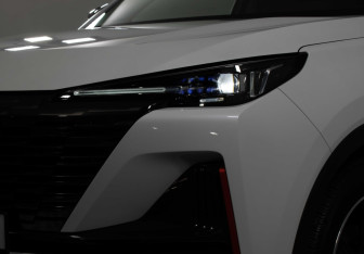 Подержанный автомобиль Changan UNI-S 2024 года (22 фото)