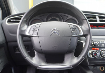 Подержанный автомобиль Citroen C4 Hatchback 2012 года (13 фото)
