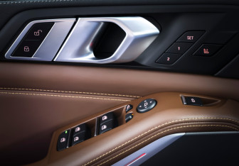 Подержанный автомобиль BMW X5 2020 года (19 фото)