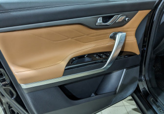 Подержанный автомобиль Changan CS95 2024 года (25 фото)