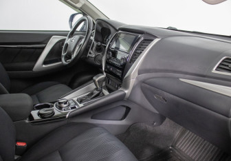 Подержанный автомобиль Mitsubishi Pajero Sport 2019 года (7 фото)