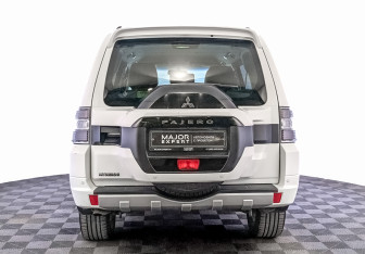Подержанный автомобиль Mitsubishi Pajero 2018 года (6 фото)