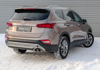 Подержанный автомобиль Hyundai Santa Fe 2018 года (5 фото)