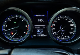 Подержанный автомобиль Toyota Land Cruiser Prado 2014 года (9 фото)