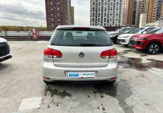 Подержанный автомобиль Volkswagen Golf Hatchback 2011 года (5 фото)