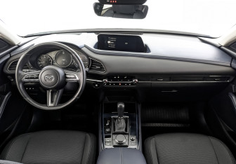 Подержанный автомобиль Mazda CX-30 2020 года (14 фото)