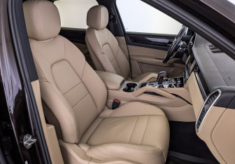Подержанный автомобиль Porsche Cayenne 2019 года (24 фото)