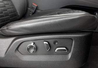 Подержанный автомобиль Cadillac Escalade Suv 2023 года (28 фото)