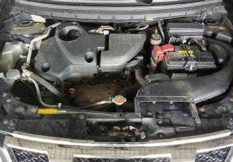 Подержанный автомобиль Nissan X-Trail 2012 года (17 фото)