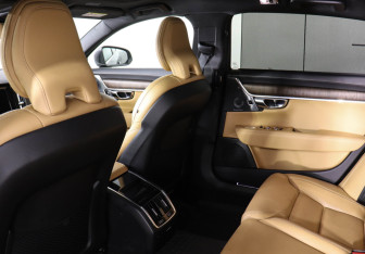 Подержанный автомобиль Volvo S90 2021 года (12 фото)
