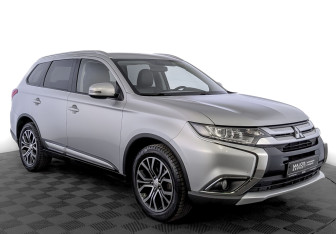 Подержанный автомобиль Mitsubishi Outlander 2017 года (3 фото)