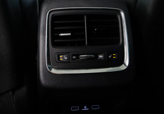 Подержанный автомобиль Geely Atlas Pro 2024 года (10 фото)