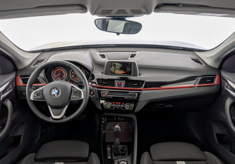 Подержанный автомобиль BMW X1 2017 года (14 фото)