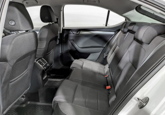 Подержанный автомобиль Skoda Superb Liftback 2017 года (12 фото)