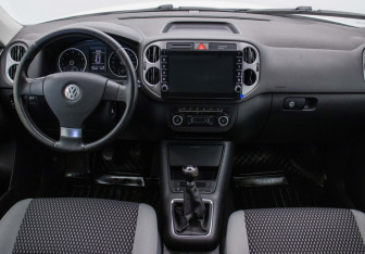 Подержанный автомобиль Volkswagen Tiguan 2010 года (13 фото)