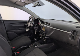 Подержанный автомобиль Kia Rio Hatchback 2021 года (11 фото)