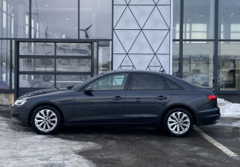 Подержанный автомобиль Audi A4 Sedan 2020 года (8 фото)