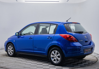Подержанный автомобиль Nissan Tiida Hatchback 2008 года (3 фото)