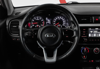 Подержанный автомобиль Kia Rio Hatchback 2019 года (10 фото)