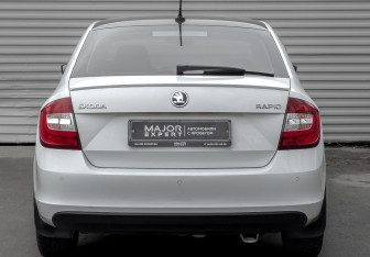 Подержанный автомобиль Skoda Rapid Liftback 2017 года (6 фото)