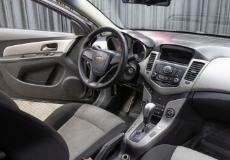 Подержанный автомобиль Chevrolet Cruze Sedan 2011 года (11 фото)