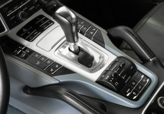 Подержанный автомобиль Porsche Cayenne 2013 года (16 фото)