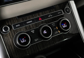 Подержанный автомобиль Land Rover Range Rover Sport 2015 года (18 фото)
