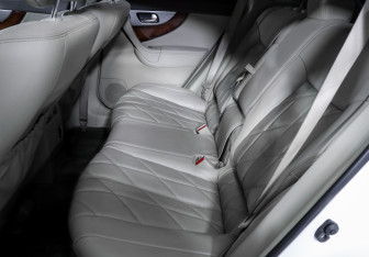 Подержанный автомобиль Infiniti QX70 2013 года (7 фото)