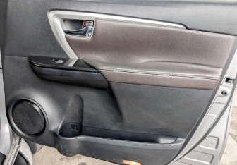 Подержанный автомобиль Toyota Fortuner 2020 года (25 фото)