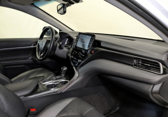 Подержанный автомобиль Toyota Camry Sedan 2021 года (11 фото)