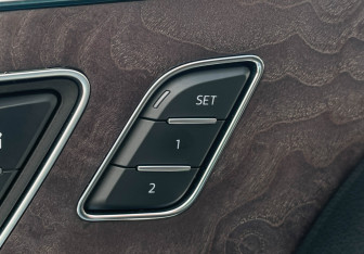 Подержанный автомобиль Audi Q8 2018 года (16 фото)