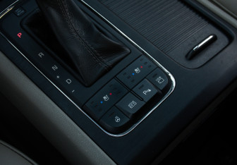 Подержанный автомобиль Kia Carnival 2016 года (16 фото)
