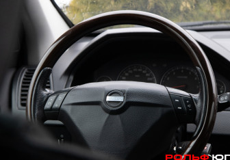 Подержанный автомобиль Volvo XC90 2005 года (12 фото)