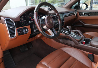 Подержанный автомобиль Porsche Cayenne 2018 года (15 фото)