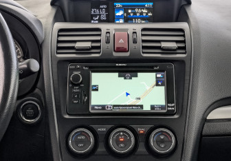 Подержанный автомобиль Subaru XV 2012 года (17 фото)